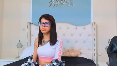 Emily online show from November 18, 10:47 pm