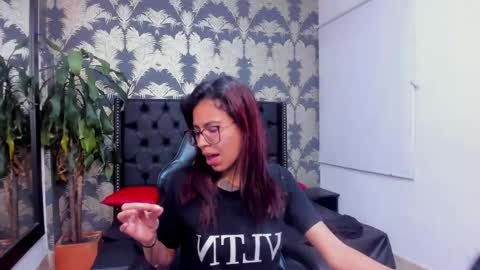 Snapshot of emily_loperaa chatting on May 3, 5:08 pm Emily online show from May 3, 5:08 pm