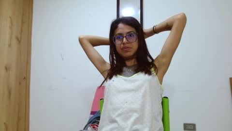 Snapshot of emily_loperaa chatting on May 26, 1:45 am Emily online show from May 26, 1:45 am