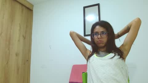 Snapshot of emily_loperaa chatting on May 27, 5:15 am Emily online show from May 27, 5:15 am