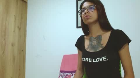 Snapshot of emily_loperaa chatting on May 30, 4:20 am Emily online show from May 30, 4:20 am
