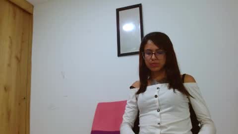 Snapshot of emily_loperaa chatting on June 5, 3:57 am Emily online show from June 5, 3:57 am