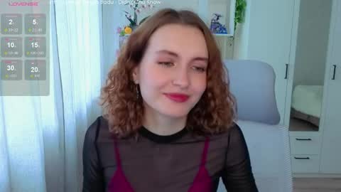 Snapshot of emily_lune chatting on May 7, 5:13 am Emily online show from May 7, 5:13 am