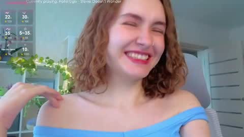Snapshot of emily_lune chatting on May 18, 1:45 am Emily online show from May 18, 1:45 am