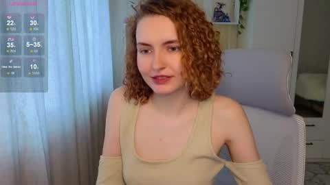 Snapshot of emily_lune chatting on May 31, 4:53 am Emily online show from May 31, 4:53 am