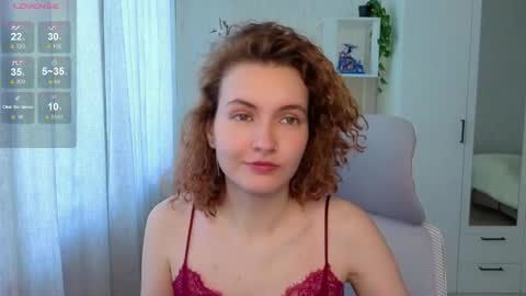 Snapshot of emily_lune chatting on June 3, 4:48 am Emily online show from June 3, 4:48 am