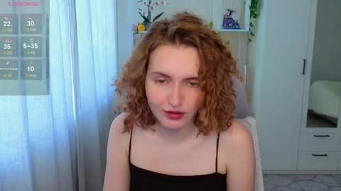 Snapshot of emily_lune chatting on June 7, 5:00 am Emily online show from June 7, 5:00 am