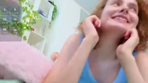 Snapshot of emily_lune chatting on June 12, 11:53 am Emily online show from June 12, 11:53 am