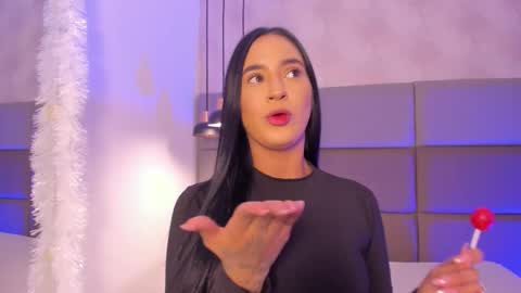 emily_luve online show from December 19, 7:10 pm