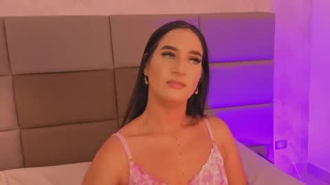 emily_luve online show from May 4, 7:54 pm