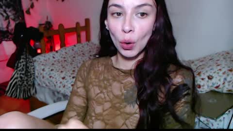 Snapshot of emily_mckey chatting on April 3, 8:18 pm Emily online show from April 3, 8:18 pm