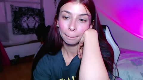 Snapshot of emily_mckey chatting on July 20, 8:55 pm Emily online show from July 20, 8:55 pm