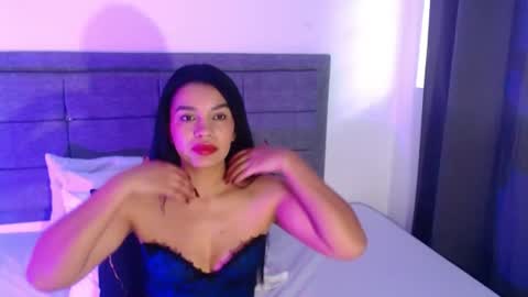 Snapshot of emily_milff chatting on July 14, 11:49 am emily_milff online show from July 14, 11:49 am