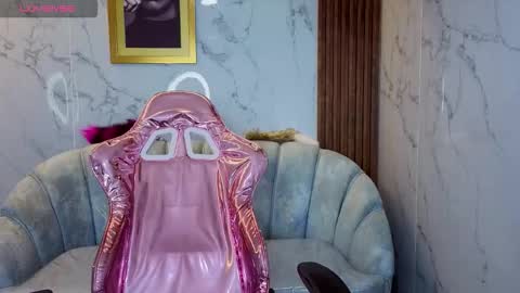 Snapshot of emily_mills_s chatting on November 11, 2:11 am Emily online show from November 11, 2:11 am