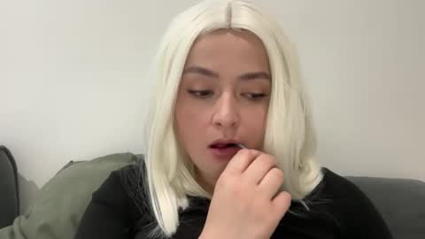 emily_morning_dew online show from November 8, 1:22 pm