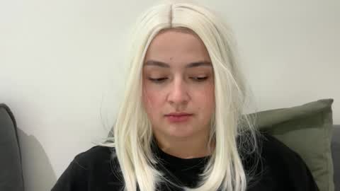 emily_morning_dew online show from November 10, 7:40 am