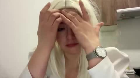 emily_morning_dew online show from December 22, 10:45 am