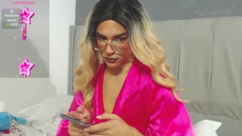 Snapshot of emily_nourx chatting on April 28, 8:03 pm Emily online show from April 28, 8:03 pm
