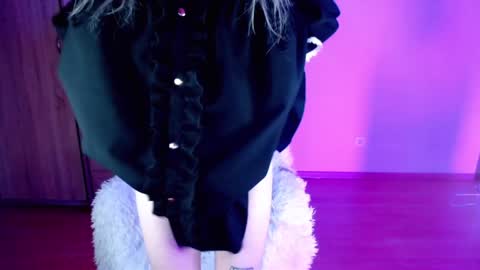 Snapshot of emily_nyaffe chatting on January 28, 11:50 pm Lia online show from January 28, 11:50 pm