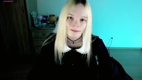 Snapshot of emily_nyaffe chatting on February 9, 8:24 pm Lia online show from February 9, 8:24 pm