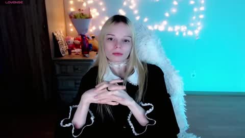 Snapshot of emily_nyaffe chatting on February 23, 3:02 am Lia online show from February 23, 3:02 am