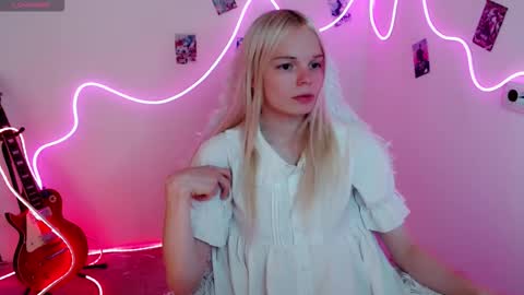 Snapshot of emily_nyaffe chatting on September 9, 11:43 am Lia online show from September 9, 11:43 am