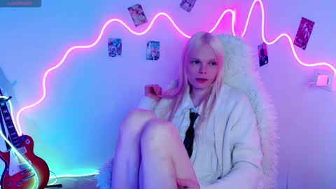 Snapshot of emily_nyaffe chatting on October 1, 8:48 pm Lia online show from October 1, 8:48 pm