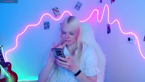 Snapshot of emily_nyaffe chatting on October 19, 5:02 pm Lia online show from October 19, 5:02 pm