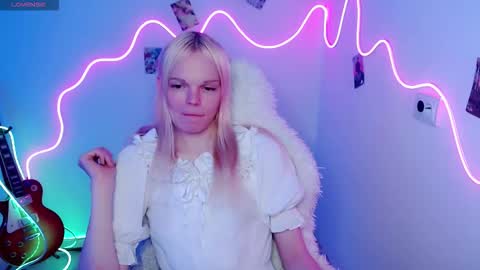 Snapshot of emily_nyaffe chatting on October 28, 9:39 pm Lia online show from October 28, 9:39 pm