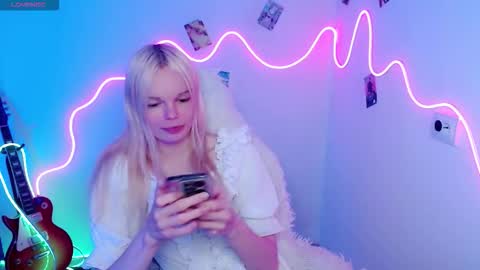 Snapshot of emily_nyaffe chatting on November 3, 3:13 pm Lia online show from November 3, 3:13 pm