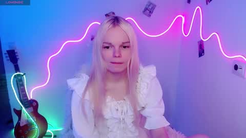 Snapshot of emily_nyaffe chatting on November 10, 7:13 pm Lia online show from November 10, 7:13 pm