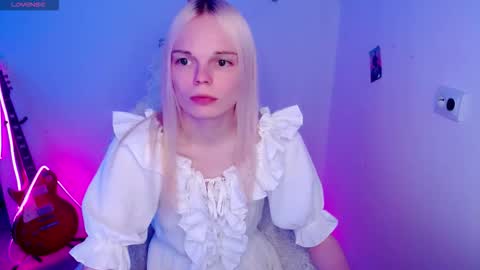 Snapshot of emily_nyaffe chatting on December 5, 12:08 am Lia online show from December 5, 12:08 am