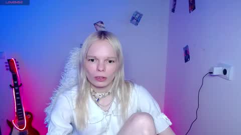 Snapshot of emily_nyaffe chatting on March 5, 10:28 pm Lia online show from March 5, 10:28 pm