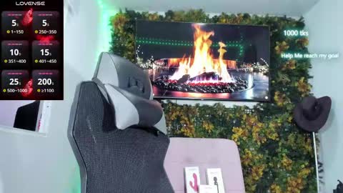 emily_palmeer online show from May 14, 11:06 am