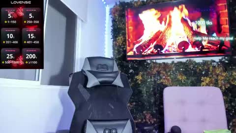 emily_palmeer online show from May 19, 10:21 am