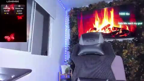 emily_palmeer online show from July 2, 9:04 am