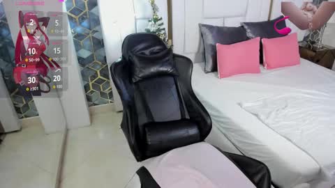 Snapshot of emily_parkss666 chatting on December 4, 9:23 pm Emily online show from December 4, 9:23 pm