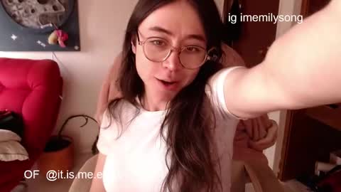 emily_pearl_ online show from February 14, 7:32 pm