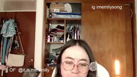 Snapshot of emily_pearl_ chatting on May 16, 7:45 pm emily_pearl_ online show from May 16, 7:45 pm
