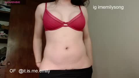 Snapshot of emily_pearl_ chatting on June 9, 7:36 pm emily_pearl_ online show from June 9, 7:36 pm
