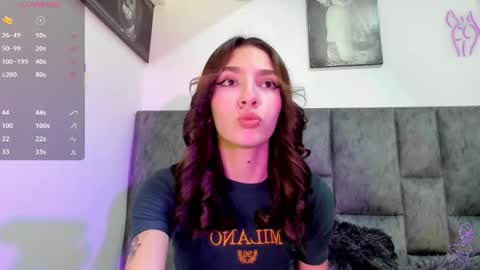 Snapshot of emily_pons chatting on June 3, 10:48 pm Emi online show from June 3, 10:48 pm