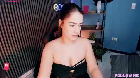 Snapshot of emily_roberts1 chatting on June 26, 12:53 pm Emily online show from June 26, 12:53 pm