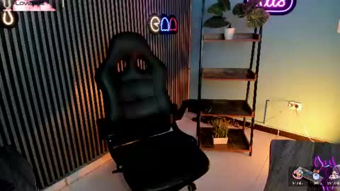 Snapshot of emily_roberts1 chatting on June 30, 12:50 pm Emily online show from June 30, 12:50 pm