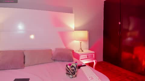 Snapshot of emily_roberts1 chatting on August 6, 12:51 pm Emily online show from August 6, 12:51 pm