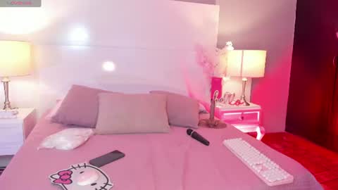 Snapshot of emily_roberts1 chatting on August 7, 12:40 pm Emily online show from August 7, 12:40 pm