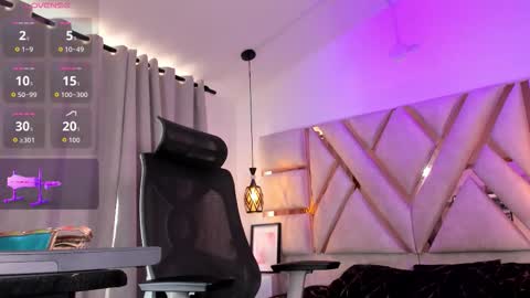 Emily online show from December 17, 7:42 pm