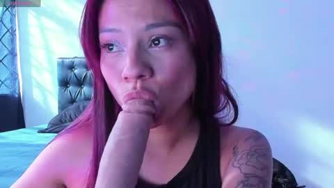 Snapshot of emily_rosinn chatting on July 15, 9:20 pm Emily online show from July 15, 9:20 pm