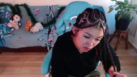 Snapshot of emily_rosse04 chatting on December 7, 12:35 pm online show from December 7, 12:35 pm