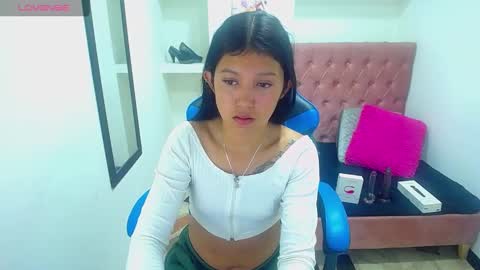 Snapshot of emily_rosse04 chatting on January 27, 12:16 pm online show from January 27, 12:16 pm