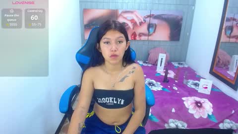 Snapshot of emily_rosse04 chatting on March 6, 12:09 pm online show from March 6, 12:09 pm